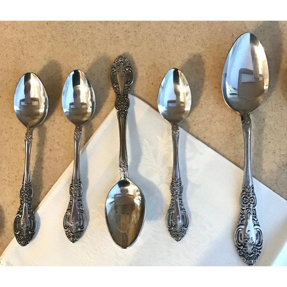 Vintage Oneida Michelangelo Victorian Flatware Set Silverplate 40 Pieces